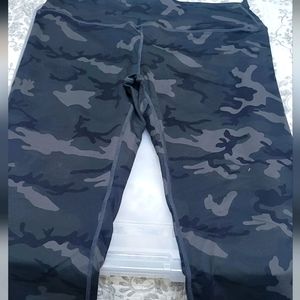 Zyia cropped leggings, size 18